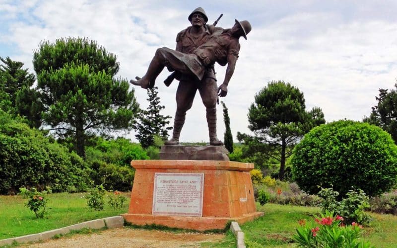 Mehmetçiğe Saygı Anıtı